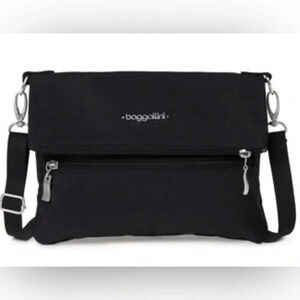 Baggallini Flip Zip Crossbody in black